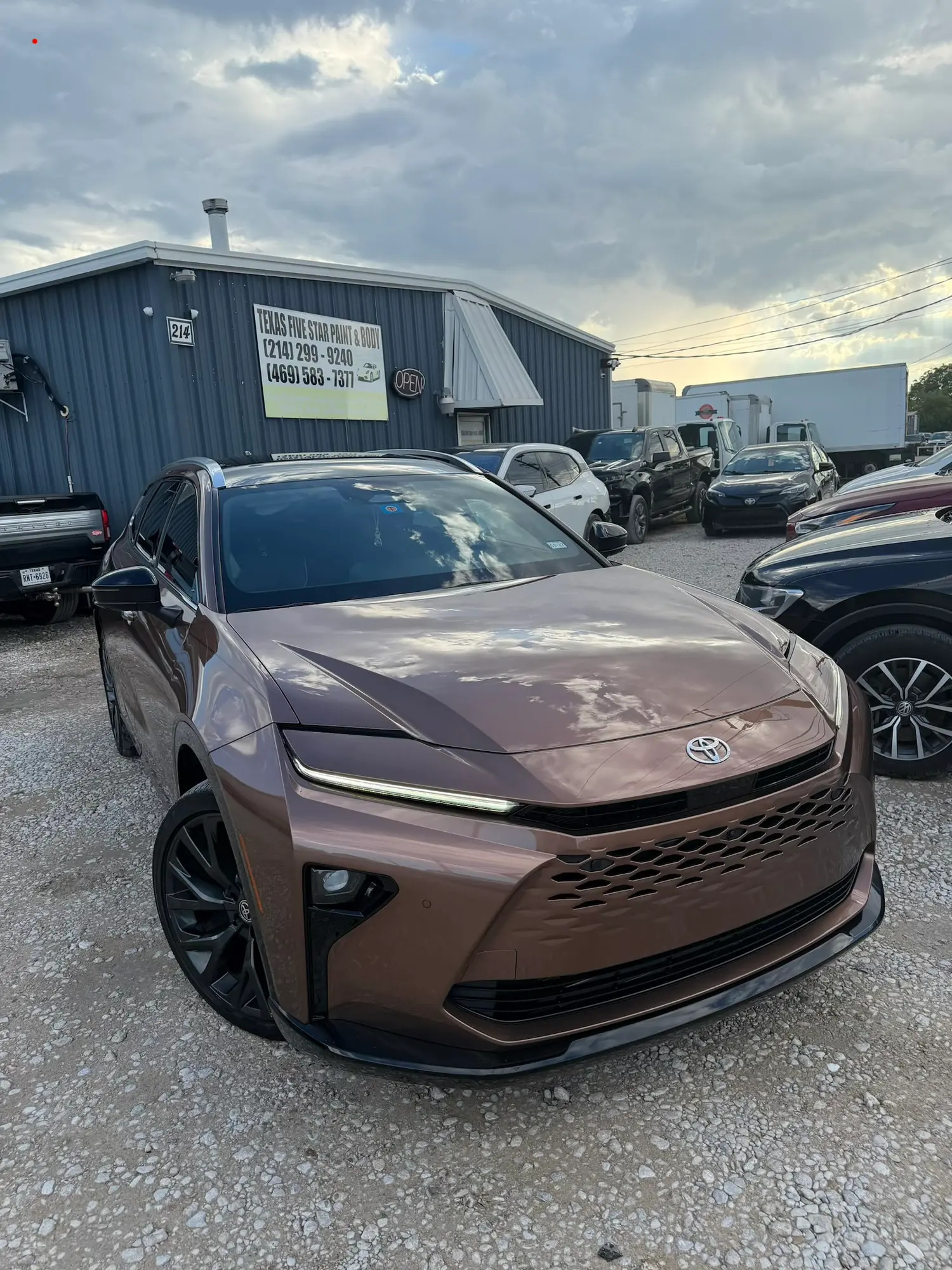 Bronze Toyota SUV parked in front of the Texas Five Star Paint & Body shop